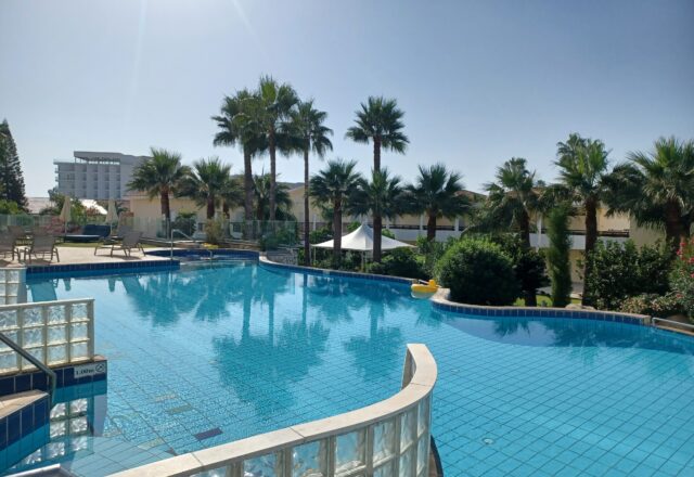 cyprus-business-now-tourism-foreign-investments-ict-real-estate-trade-war-2, 8686900,